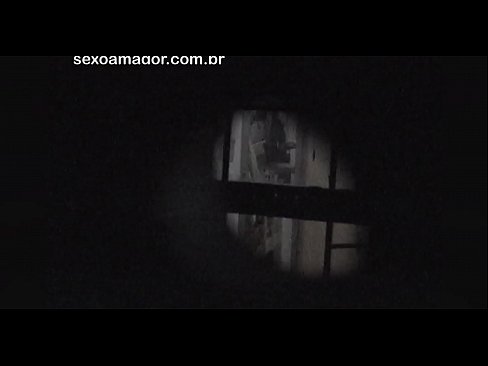 ❤️ Blondie estas sekrete filmita fare de najbara voyeur kaŝita malantaŭ kavaj brikoj ️❌ Pornofilmo ĉe eo.hentaiser.ru ️❤